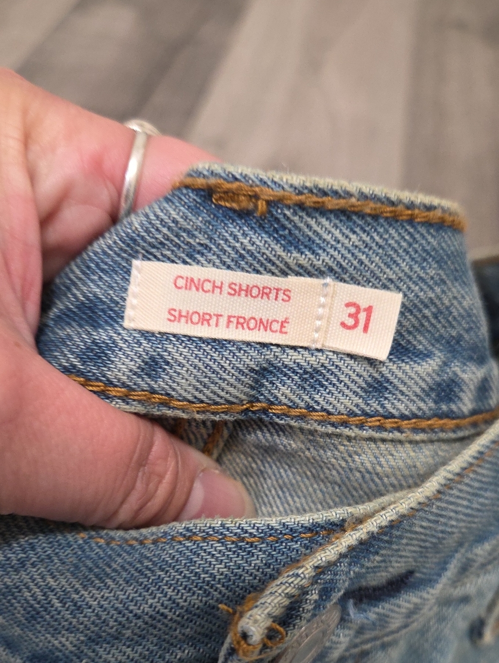 NWT Levi's Cinch Mid-Thigh Light Wash Denim Cutoff Shorts 100% Cotton High Rise - Picture 6 of 12